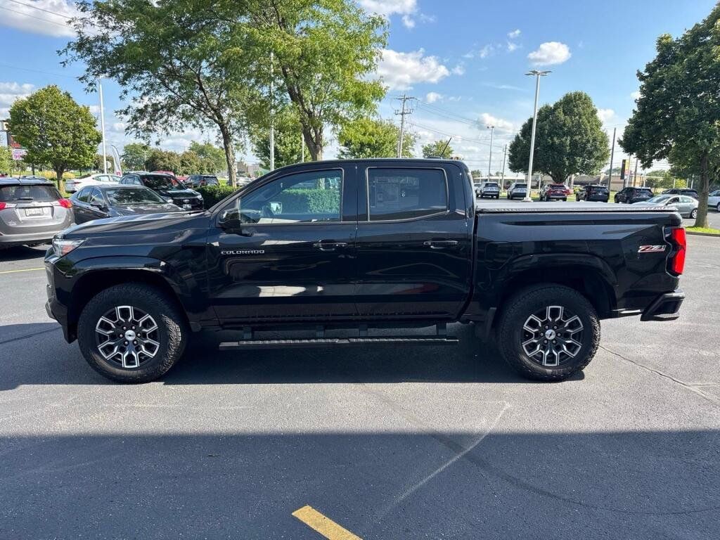 Used 2023 Chevrolet Colorado Z71 w/ Z71 Convenience Package 2 AWD/4WD image 2