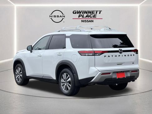 Certified 2025 Nissan Pathfinder SL w/ Black Appearance Package FWD image 23