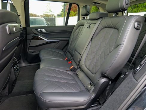 Used 2024 BMW X7 xDrive40i image 29