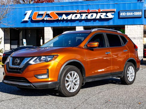 Used 2019 Nissan Rogue SV image 2