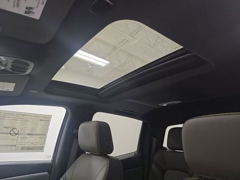 New 2025 Chevrolet Colorado ZR2 w/ Off-Road Front Bumper Package image 21