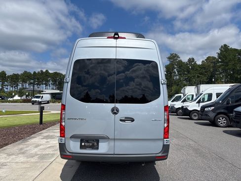 Used 2025 Mercedes-Benz Sprinter 2500 image 5