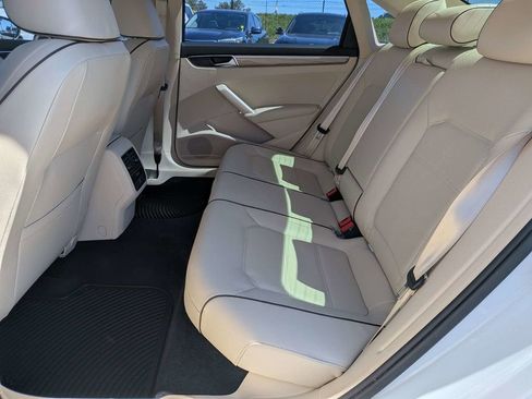 Used 2018 Volkswagen Passat 2.0T SE FWD image 13