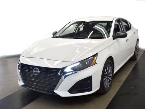 Used 2025 Nissan Altima 2.5 SV FWD image 4