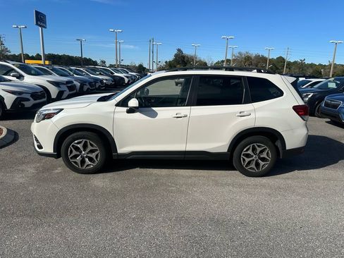 Used 2022 Subaru Forester Premium image 11