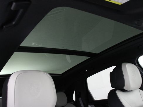 Used 2025 Porsche Cayenne S image 25