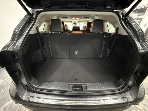 Used 2022 Toyota Highlander XLE image 26