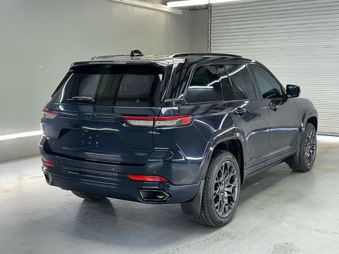 Used 2023 Jeep Grand Cherokee Summit AWD/4WD image 9