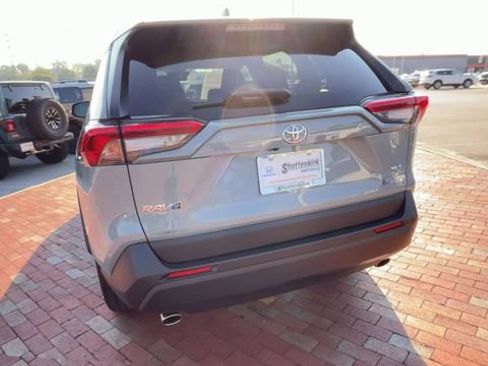 Used 2022 Toyota RAV4 XLE Premium FWD image 8