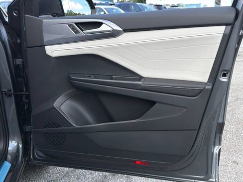 New 2026 Volkswagen Taos SEL AWD/4WD image 7