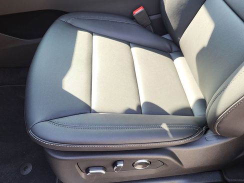 New 2025 Cadillac Escalade Luxury image 13