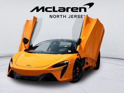 Used 2025 McLaren Artura Spider RWD image 2