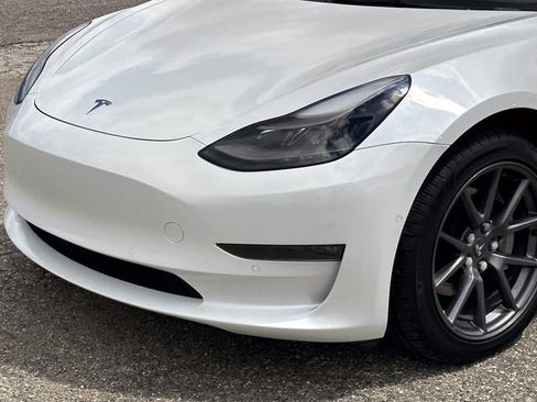 Used 2022 Tesla Model 3 Long Range AWD/4WD image 7