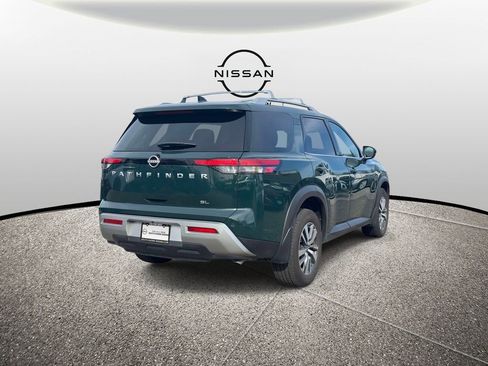 Used 2025 Nissan Pathfinder SL image 5