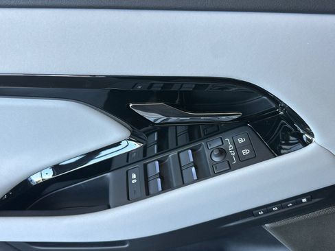 New 2026 Land Rover Range Rover Evoque Hoxton AWD/4WD image 9