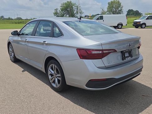 Used 2024 Volkswagen Jetta SE FWD image 3