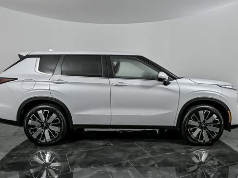 New 2026 Mitsubishi Outlander SE image 10