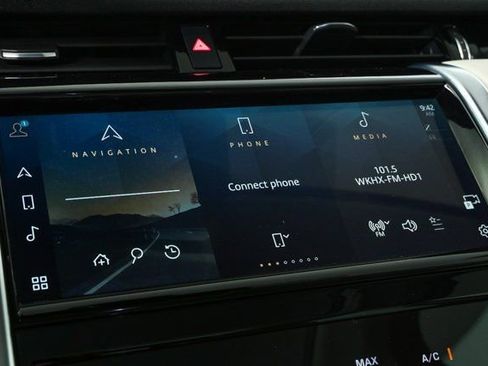 Used 2023 Land Rover Discovery Sport SE image 15