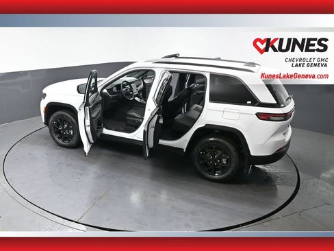 Used 2026 Jeep Grand Cherokee Altitude AWD/4WD image 52