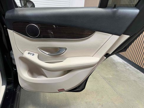 Used 2018 Mercedes-Benz GLC 300 4MATIC image 65