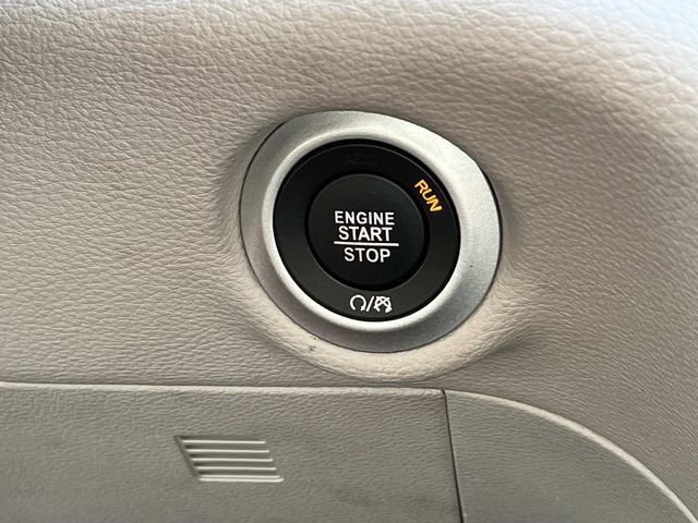 Used 2023 Chrysler Pacifica Limited FWD image 35