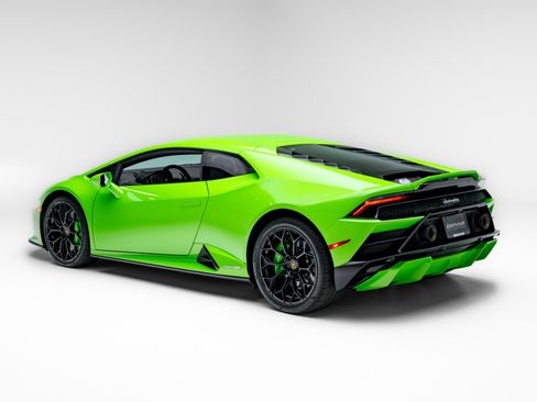 Used 2022 Lamborghini Huracan EVO RWD image 30