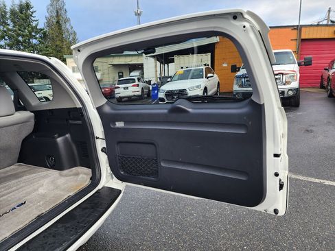 Used 2014 Toyota RAV4 EV image 23