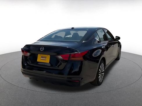 Used 2025 Nissan Altima 2.5 SV FWD image 14