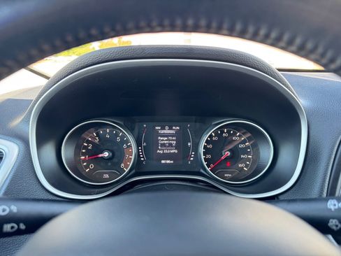 Used 2018 Jeep Compass Latitude FWD image 28