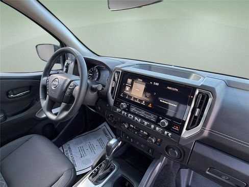 Used 2025 Nissan Frontier SV w/ SV Convenience Package image 15