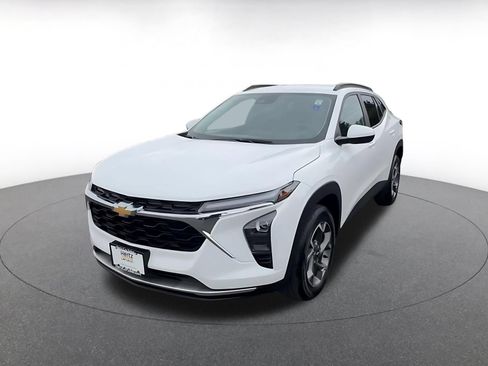 Used 2025 Chevrolet Trax LT FWD image 5