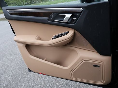 New 2026 Porsche Macan image 33