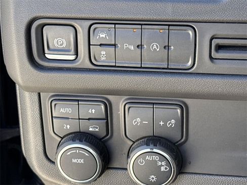 Used 2024 Chevrolet Suburban LT image 16