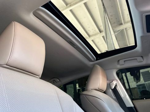 Used 2019 Lexus ES 300h w/ Accessory Package 2 image 18