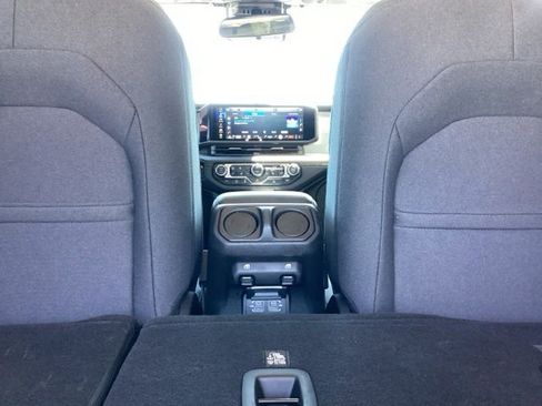 Used 2025 Jeep Wrangler Unlimited Sahara AWD/4WD image 15
