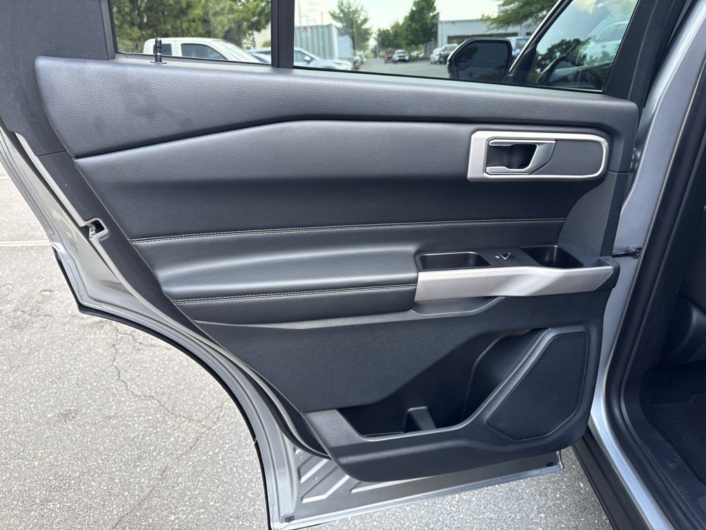 Used 2023 Ford Explorer XLT AWD/4WD image 27