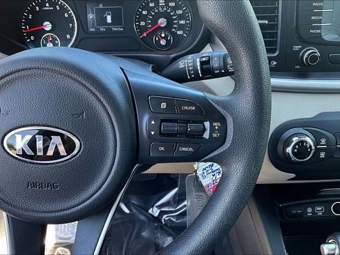 Used 2017 Kia Sorento AWD image 11