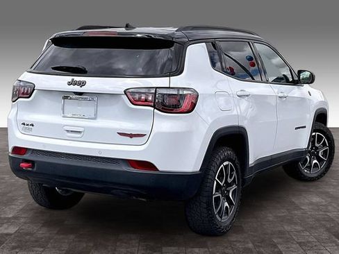 Used 2025 Jeep Compass Trailhawk AWD/4WD image 2