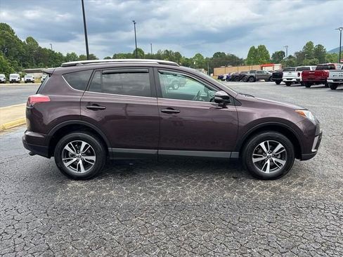 Used 2017 Toyota RAV4 XLE FWD image 9