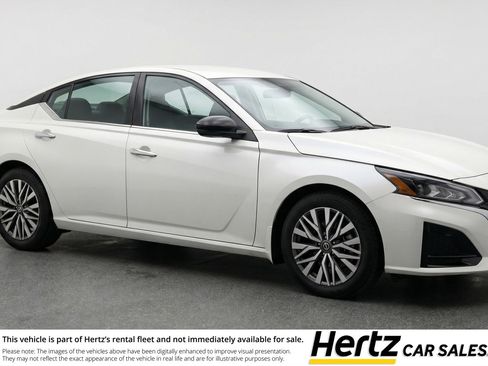 Used 2025 Nissan Altima 2.5 SV image 1