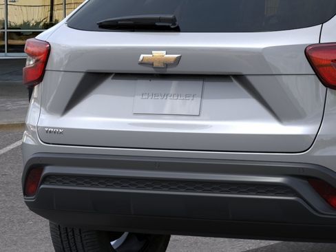 New 2026 Chevrolet Trax LS w/ LS Convenience Package FWD image 15