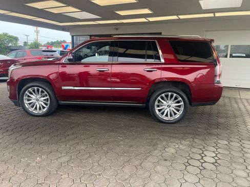 Used 2017 Cadillac Escalade Premium Luxury AWD/4WD image 2