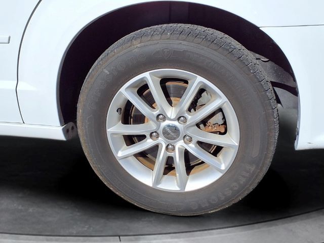 Used 2016 Dodge Grand Caravan SXT w/ Rear Park Assist Package FWD image 16