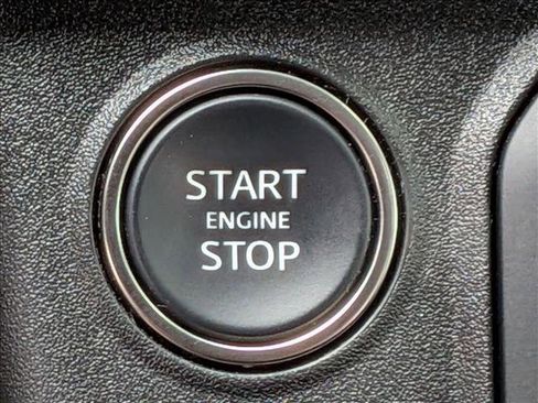 Used 2024 Land Rover Defender 110 X-Dynamic SE image 18