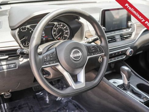Used 2025 Nissan Altima 2.5 SV FWD image 15
