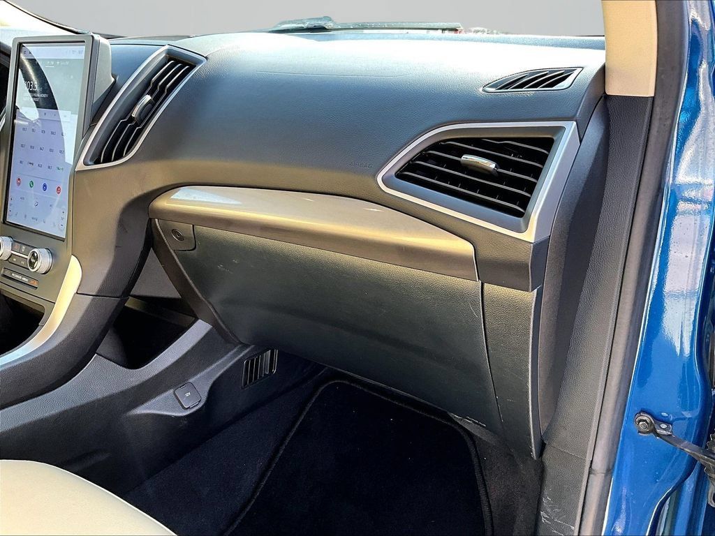 Used 2023 Ford Edge SEL AWD/4WD image 18