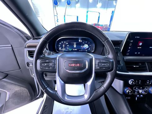 Used 2022 GMC Yukon SLE w/ Gmc Pro Safety Plus Package RWD image 15
