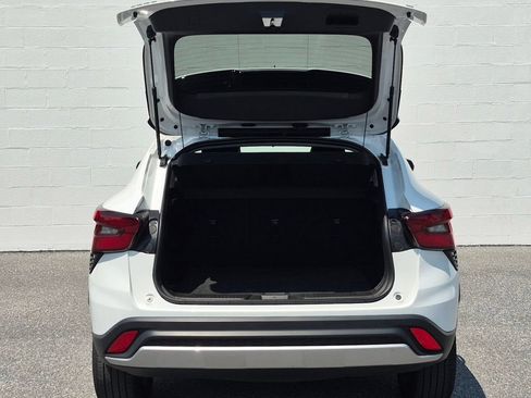 Used 2025 Chevrolet Trax LT w/ LT Convenience Package FWD image 12