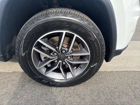 Used 2022 Jeep Grand Cherokee Limited image 32