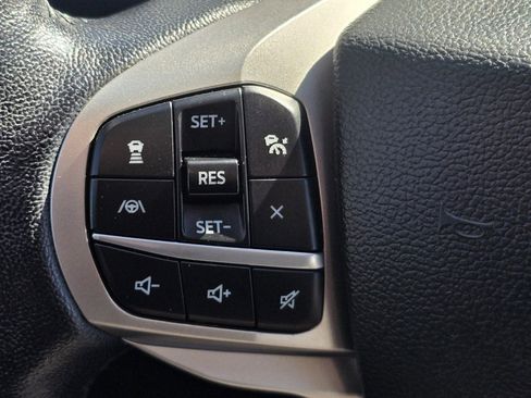 Used 2022 Ford Explorer XLT w/ Equipment Group 202A image 14